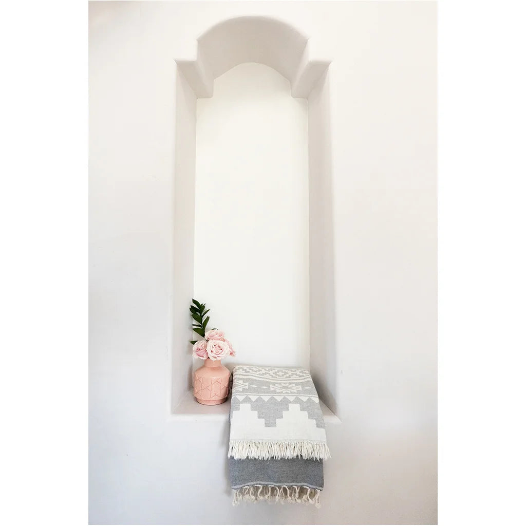 Throw Atzi Grey and White