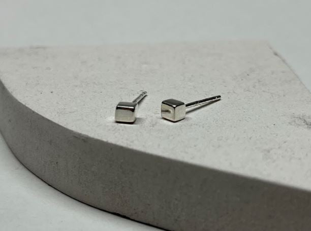 Boucles d'oreilles clous cubes