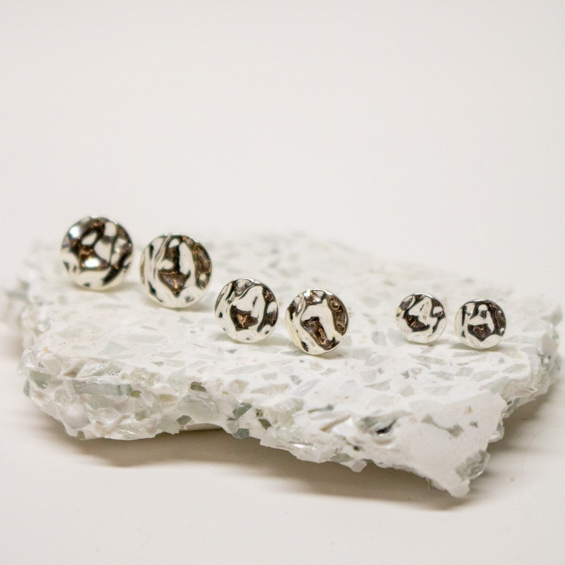 Boucles d'oreilles clous topographiques