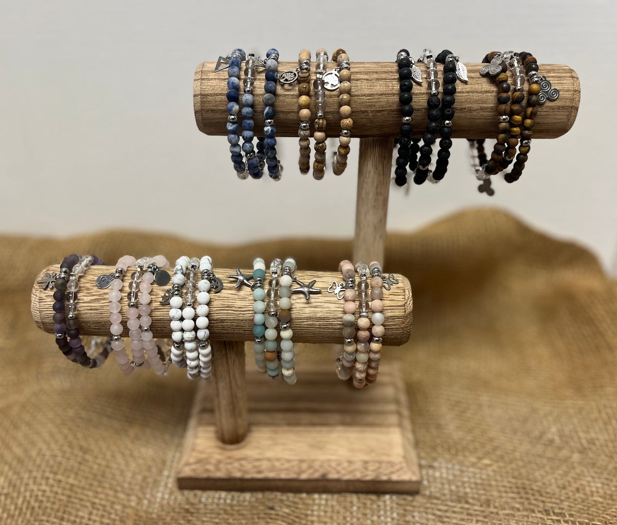Petit bracelet perlé avec breloque