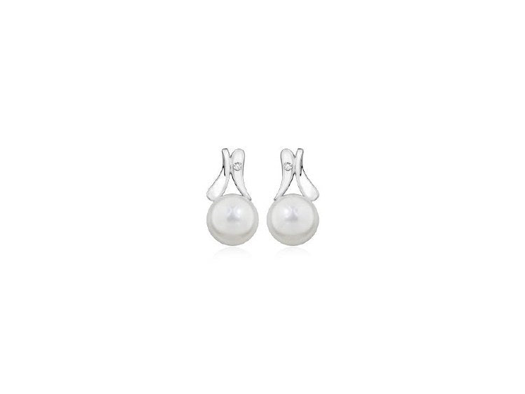 Small Pearl Stud earrings